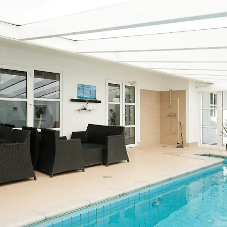 12 Person In Ega-by Traum *