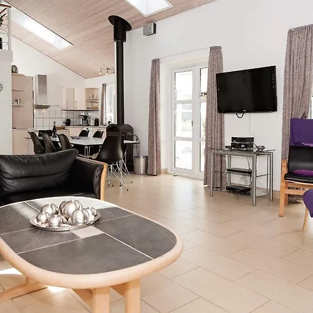 12 Person In Ega-by Traum