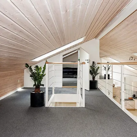 12 Person In Ega-by Traum