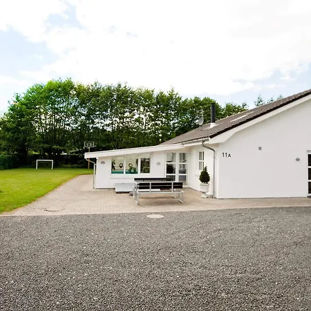 12 Person In Ega-by Traum *