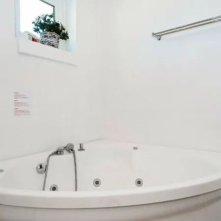 12 Person In Eg * Astrup (Aarhus)
